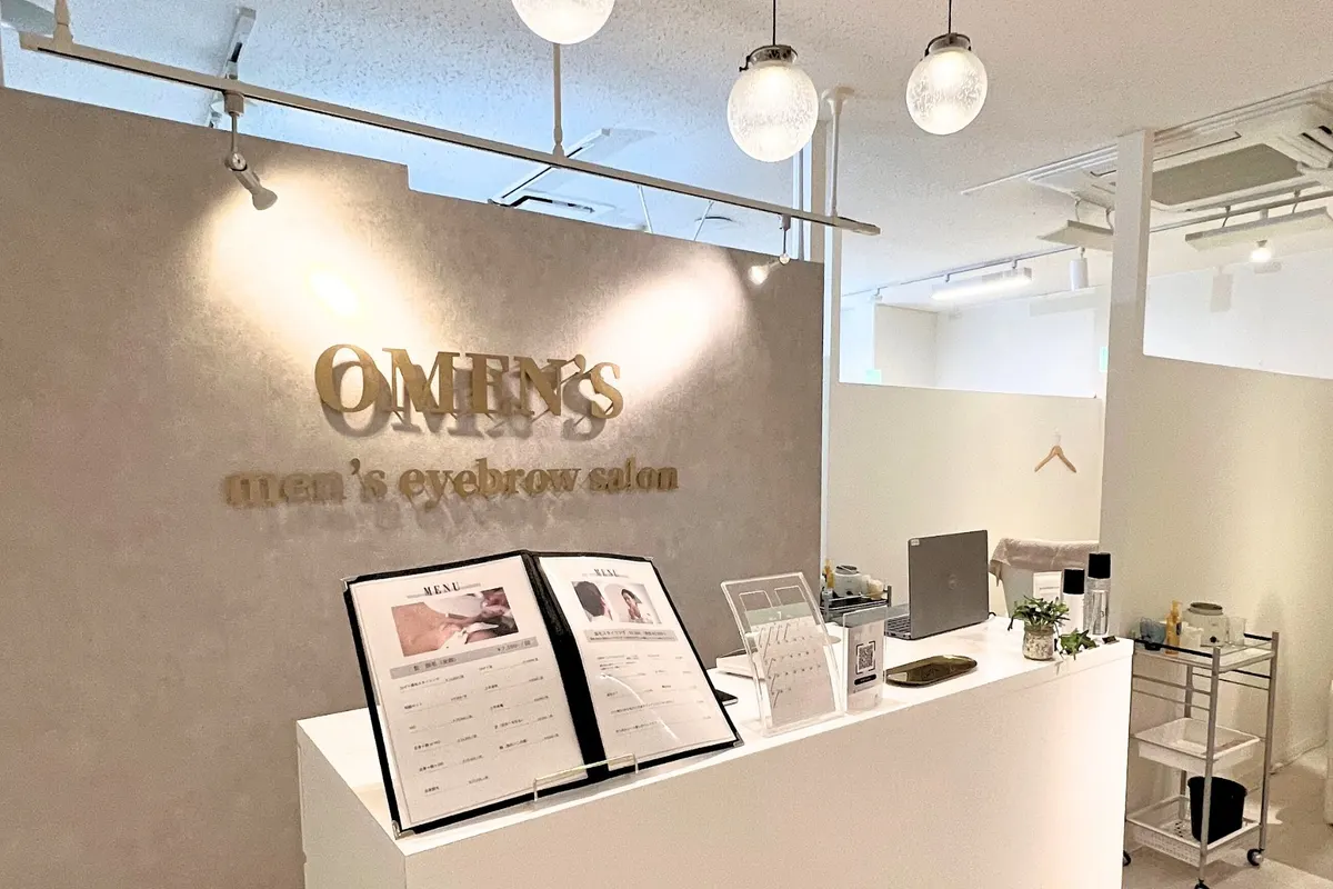 OMEN'S 名古屋栄店の受付カウンター