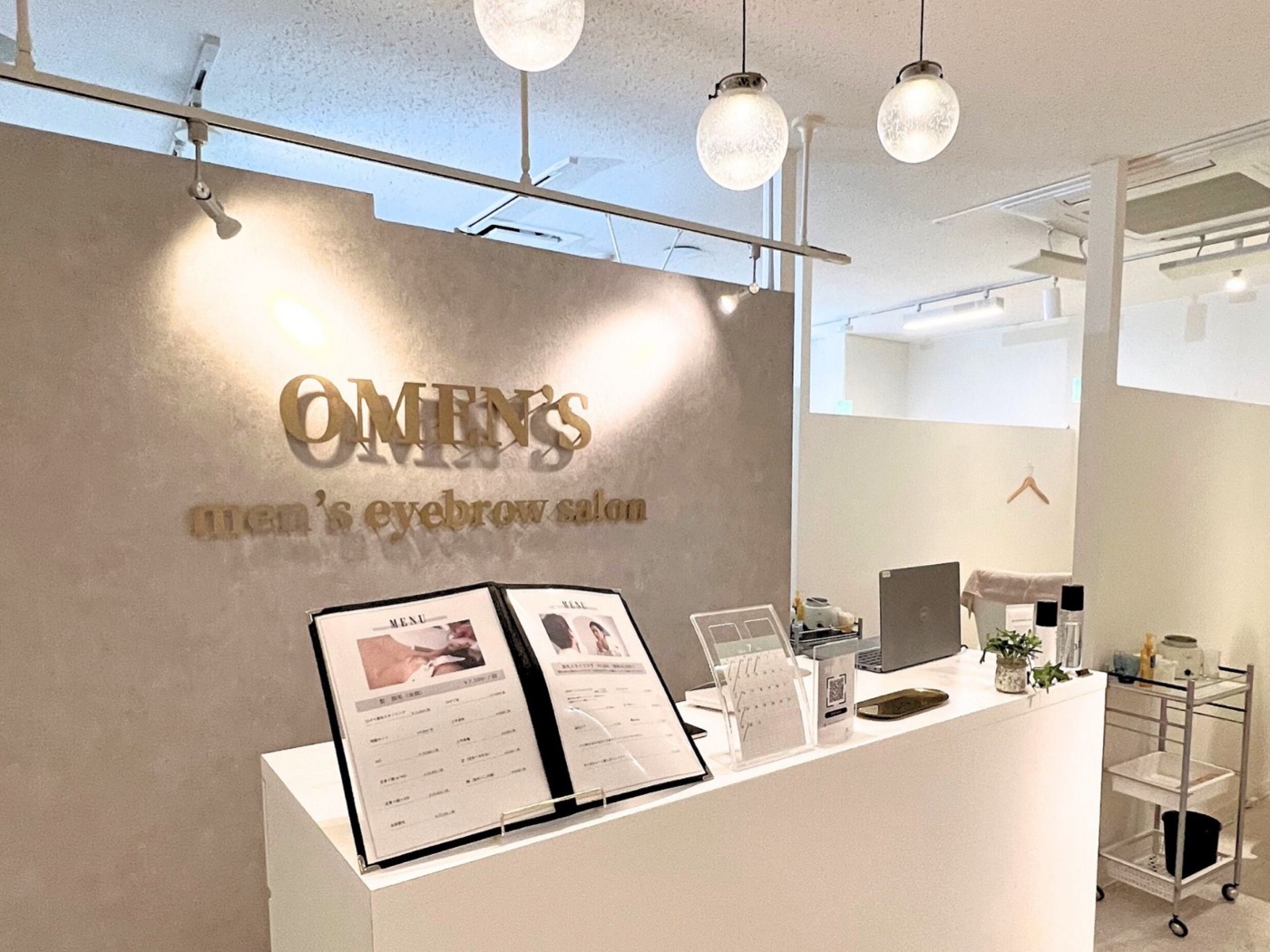 OMEN'S 栄店の受付