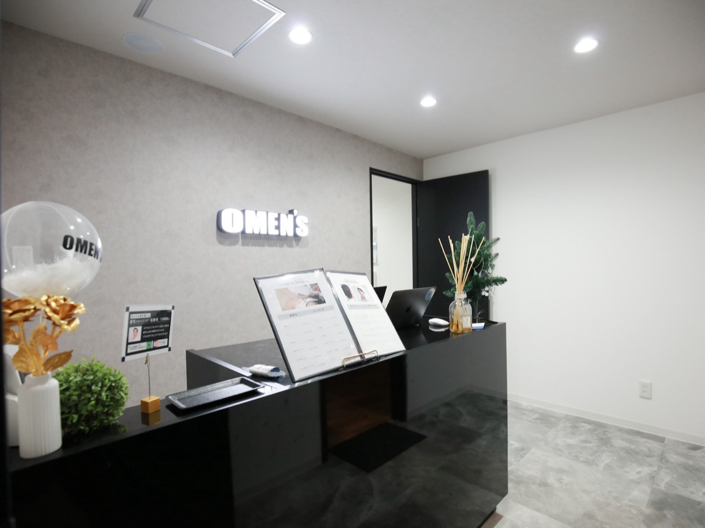 OMEN'S 高岳本店の外観